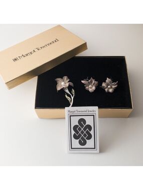 𝅺Vintage Margot Townsend Sparkling Pink Enamel Floral Earring Brooch Jewelry Set